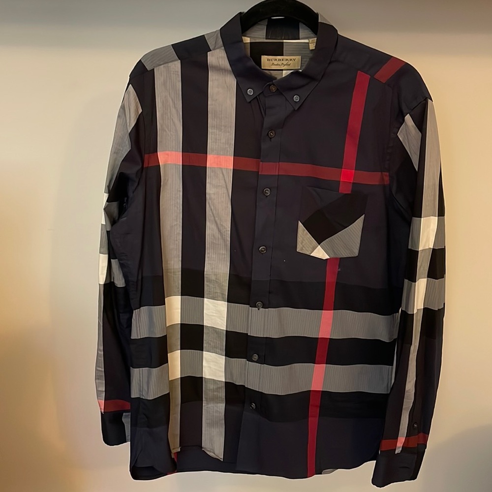 Burberry. Size: Large. Color: Blue.